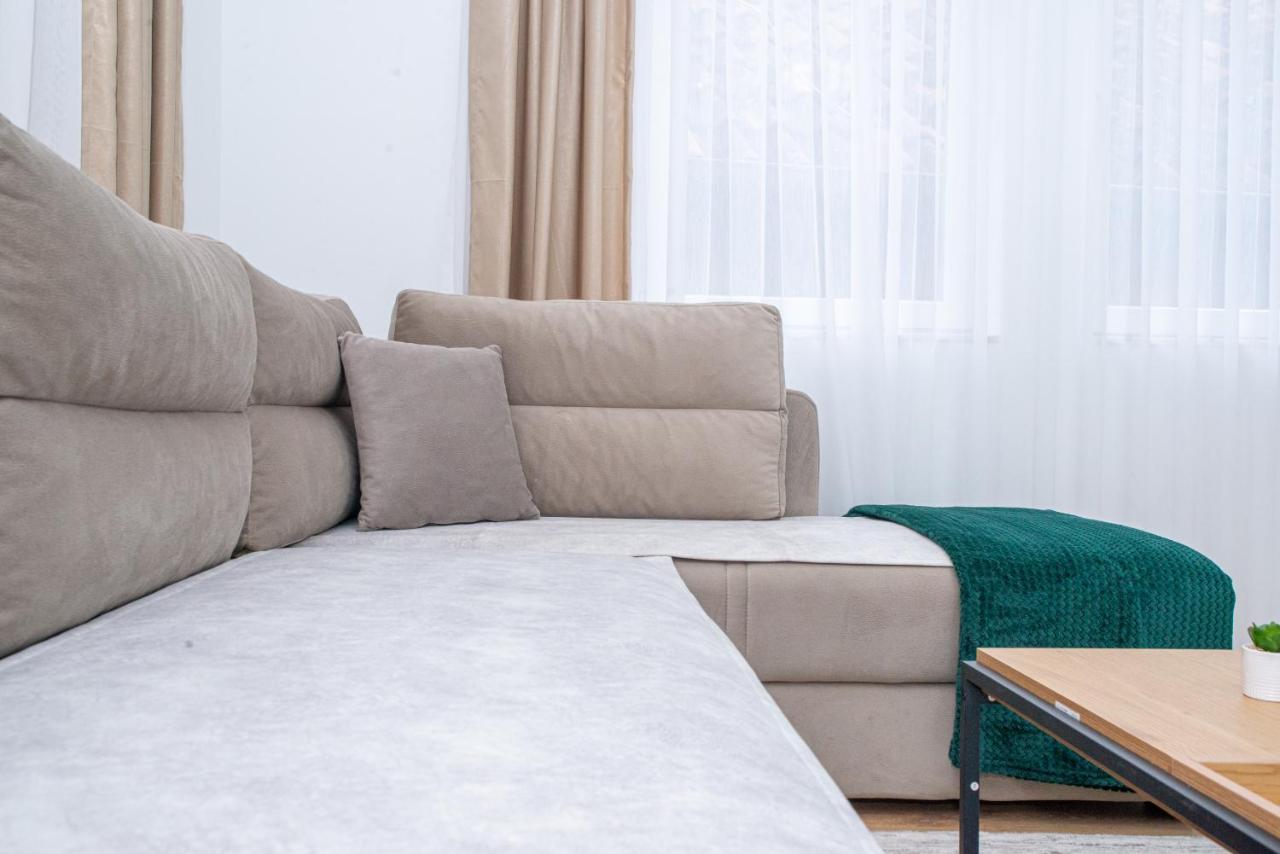 Apartment Aparments *