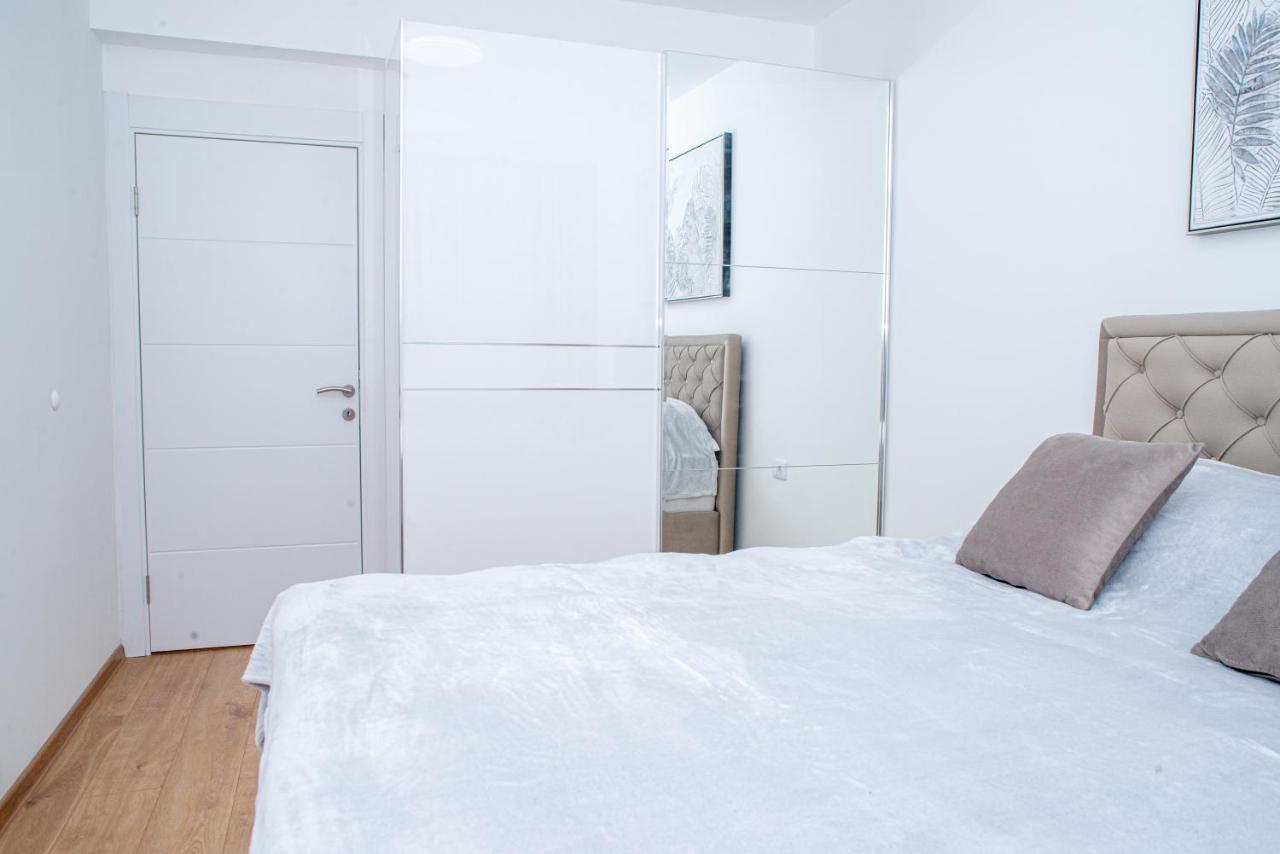 Apartment Aparments *